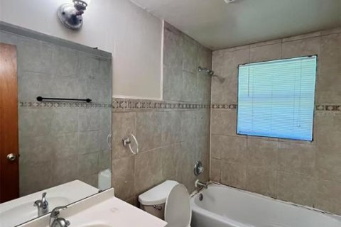 House in Apopka, Florida 3 bedrooms, 107.02 sq.m. № 1853751 - photo 8