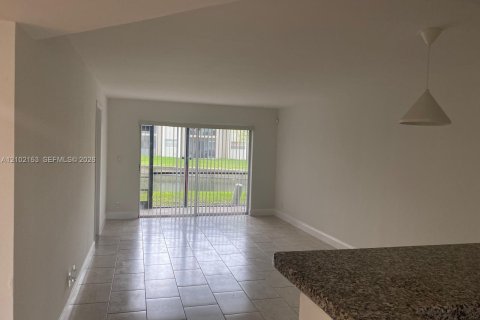 Copropriété à louer à Tamarac, Floride: 2 chambres, 88.16 m2 № 2407528 - photo 10