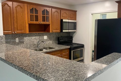 Copropriété à louer à Tamarac, Floride: 2 chambres, 88.16 m2 № 2407528 - photo 13