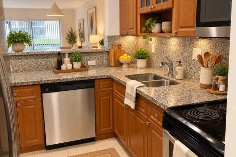 Copropriété à louer à Tamarac, Floride: 2 chambres, 88.16 m2 № 2407528 - photo 7