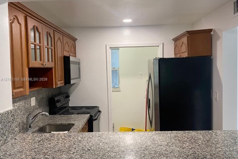 Copropriété à louer à Tamarac, Floride: 2 chambres, 88.16 m2 № 2407528 - photo 12