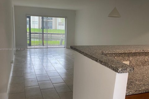 Copropriété à louer à Tamarac, Floride: 2 chambres, 88.16 m2 № 2407528 - photo 11