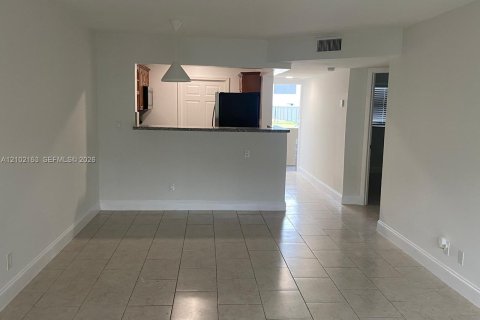 Copropriété à louer à Tamarac, Floride: 2 chambres, 88.16 m2 № 2407528 - photo 9