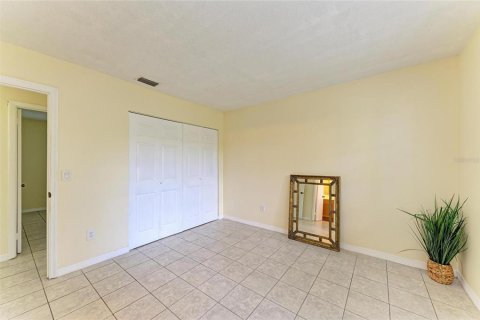 Villa ou maison à vendre à North Port, Floride: 4 chambres, 141.12 m2 № 1899920 - photo 16