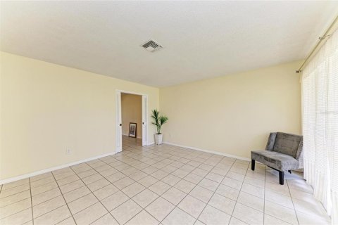 Villa ou maison à vendre à North Port, Floride: 4 chambres, 141.12 m2 № 1899920 - photo 10
