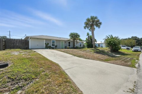 House in Edgewater, Florida 3 bedrooms, 111.48 sq.m. № 1853993 - photo 11