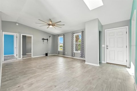 House in Edgewater, Florida 3 bedrooms, 111.48 sq.m. № 1853993 - photo 13