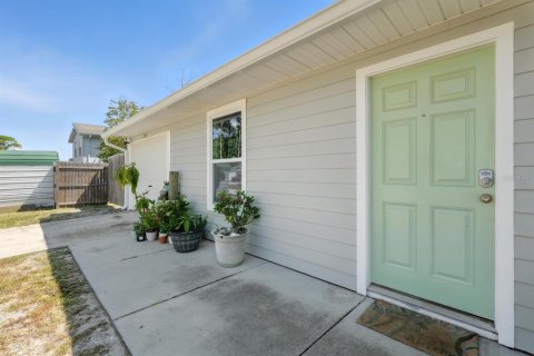 House in Edgewater, Florida 3 bedrooms, 111.48 sq.m. № 1853993 - photo 12