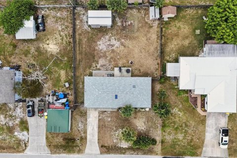 House in Edgewater, Florida 3 bedrooms, 111.48 sq.m. № 1853993 - photo 6