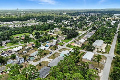 House in Edgewater, Florida 3 bedrooms, 111.48 sq.m. № 1853993 - photo 4