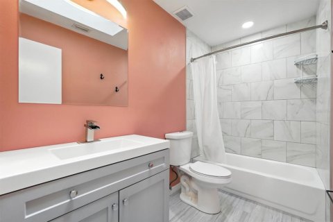 House in Edgewater, Florida 3 bedrooms, 111.48 sq.m. № 1853993 - photo 30