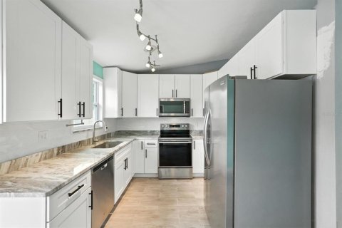 House in Edgewater, Florida 3 bedrooms, 111.48 sq.m. № 1853993 - photo 19