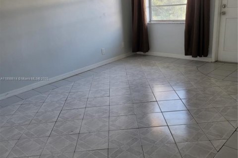 Condo in Hollywood, Florida, 1 bedroom  № 1950895 - photo 2