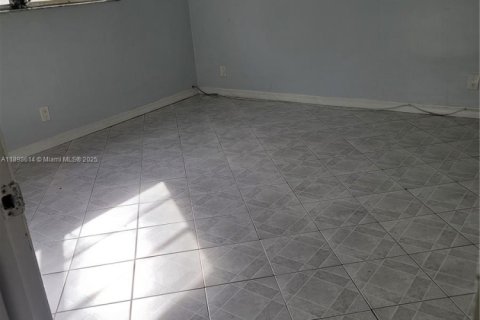 Condo in Hollywood, Florida, 1 bedroom  № 1950895 - photo 8