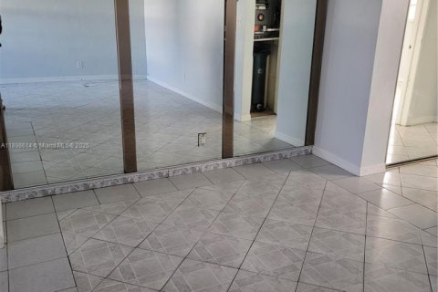 Condo in Hollywood, Florida, 1 bedroom  № 1950895 - photo 3