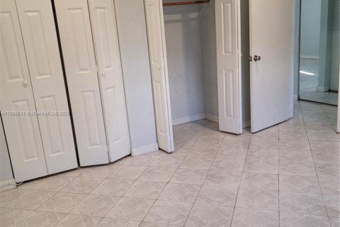 Condo in Hollywood, Florida, 1 bedroom  № 1950895 - photo 17