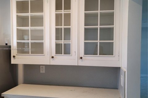 Condo in Hollywood, Florida, 1 bedroom  № 1950895 - photo 4