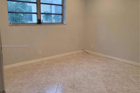 Condo in Hollywood, Florida, 1 bedroom  № 1950895 - photo 16