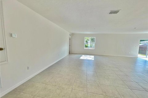Villa ou maison à louer à Orange City, Floride: 4 chambres, 173.45 m2 № 2411633 - photo 5