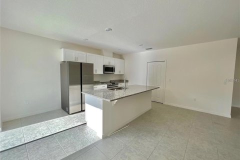 Villa ou maison à louer à Orange City, Floride: 4 chambres, 173.45 m2 № 2411633 - photo 4