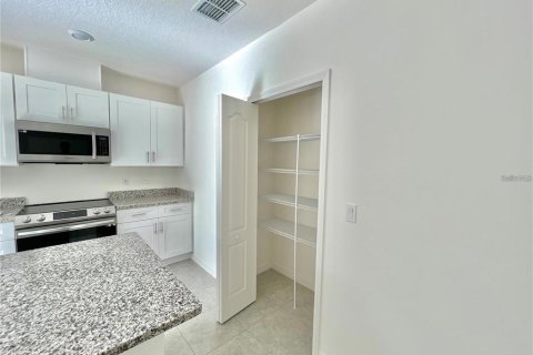 Villa ou maison à louer à Orange City, Floride: 4 chambres, 173.45 m2 № 2411633 - photo 7