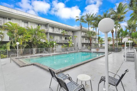 Condominio en venta en Miami, Florida, 1 dormitorio, 60.76 m2 № 2007996 - foto 24