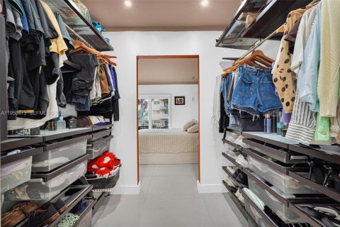 Condominio en venta en Miami, Florida, 1 dormitorio, 60.76 m2 № 2007996 - foto 10