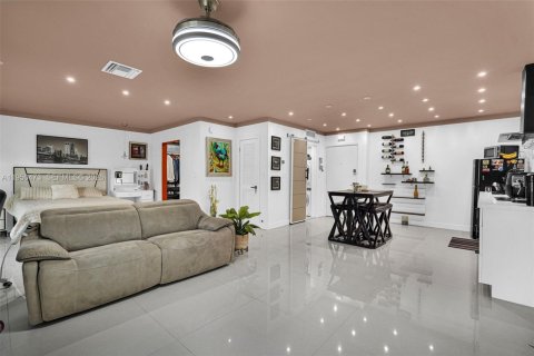 Condominio en venta en Miami, Florida, 1 dormitorio, 60.76 m2 № 2007996 - foto 3
