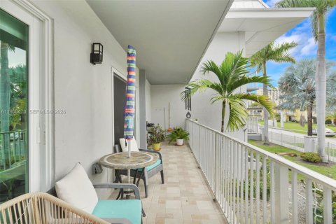 Condominio en venta en Miami, Florida, 1 dormitorio, 60.76 m2 № 2007996 - foto 12