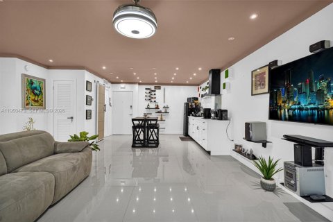 Condominio en Miami, Florida, 1 dormitorio  № 2007996