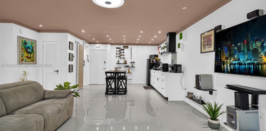 Condominio en Miami, Florida, 1 dormitorio  № 2007996