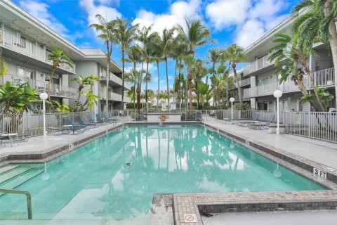 Condominio en venta en Miami, Florida, 1 dormitorio, 60.76 m2 № 2007996 - foto 23