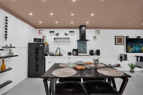 Condominio en venta en Miami, Florida, 1 dormitorio, 60.76 m2 № 2007996 - foto 8