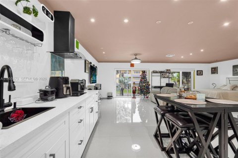 Condominio en venta en Miami, Florida, 1 dormitorio, 60.76 m2 № 2007996 - foto 2