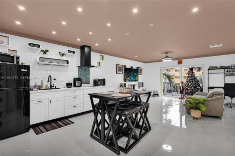 Condominio en venta en Miami, Florida, 1 dormitorio, 60.76 m2 № 2007996 - foto 9