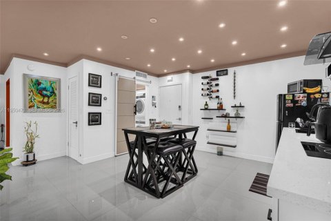 Condominio en venta en Miami, Florida, 1 dormitorio, 60.76 m2 № 2007996 - foto 4