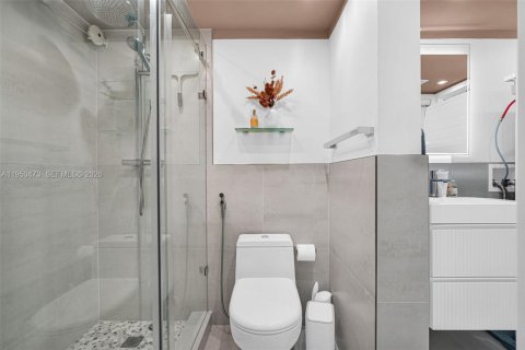 Condominio en venta en Miami, Florida, 1 dormitorio, 60.76 m2 № 2007996 - foto 16