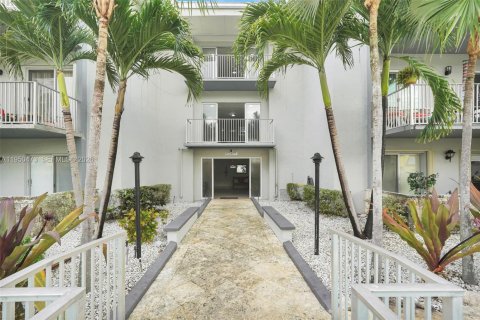 Condominio en venta en Miami, Florida, 1 dormitorio, 60.76 m2 № 2007996 - foto 19