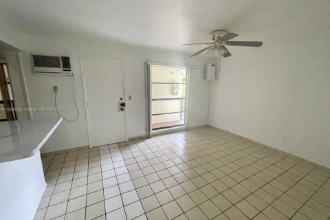 Apartment in Coral Gables, Florida 2 bedrooms, 74.32 sq.m. № 1921975 - photo 4