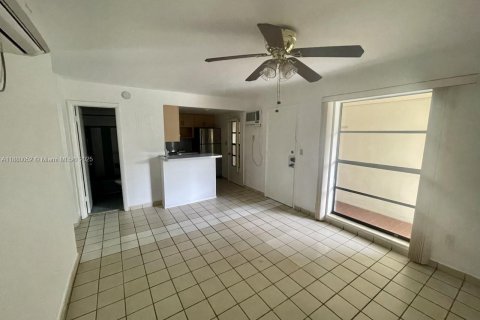 Apartment in Coral Gables, Florida 2 bedrooms, 74.32 sq.m. № 1921975 - photo 5