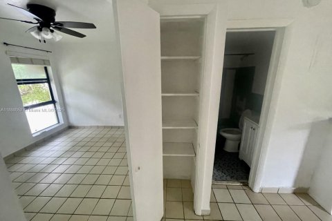 Apartment in Coral Gables, Florida 2 bedrooms, 74.32 sq.m. № 1921975 - photo 12