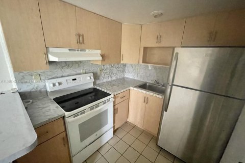 Appartement à louer à Coral Gables, Floride: 2 chambres, 74.32 m2 № 1921975 - photo 7