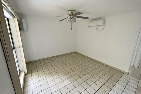 Apartment in Coral Gables, Florida 2 bedrooms, 74.32 sq.m. № 1921975 - photo 3