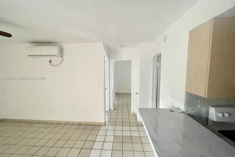 Apartment in Coral Gables, Florida 2 bedrooms, 74.32 sq.m. № 1921975 - photo 8