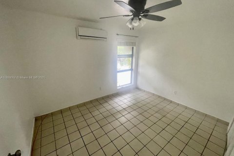 Apartment in Coral Gables, Florida 2 bedrooms, 74.32 sq.m. № 1921975 - photo 13