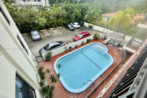 Apartment in Coral Gables, Florida 2 bedrooms, 74.32 sq.m. № 1921975 - photo 1