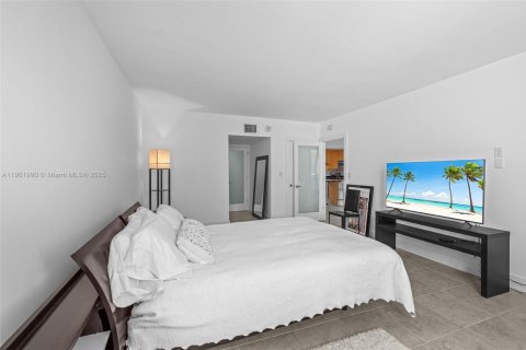 Condo in Miami Beach, Florida, 1 bedroom  № 1953578 - photo 10