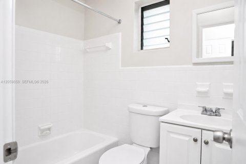House in Hollywood, Florida 1 bedroom, 60.39 sq.m. № 2169143 - photo 6