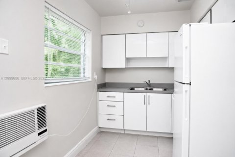 House in Hollywood, Florida 1 bedroom, 60.39 sq.m. № 2169143 - photo 4