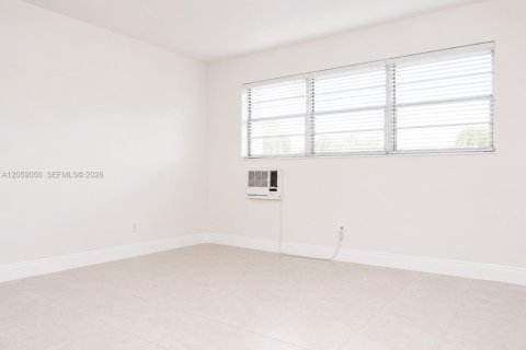 House in Hollywood, Florida 1 bedroom, 60.39 sq.m. № 2169143 - photo 14